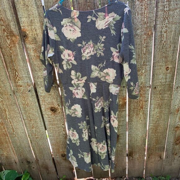 Mimi & Daphne dress crisscross front mid sleeve - Picture 5 of 7